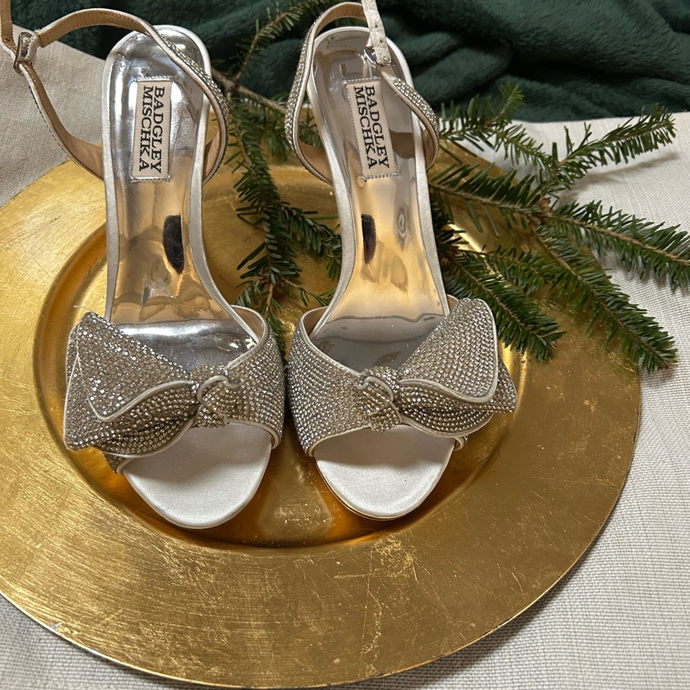 Badgley Mischka Kitten Heel size 9